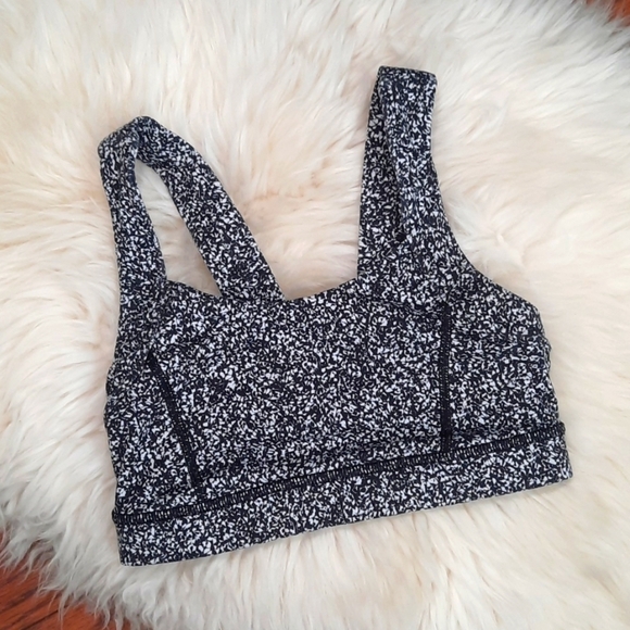 Lululemon Athletica Mesh Back Cut out  Black Sports Bra - Picture 1 of 6